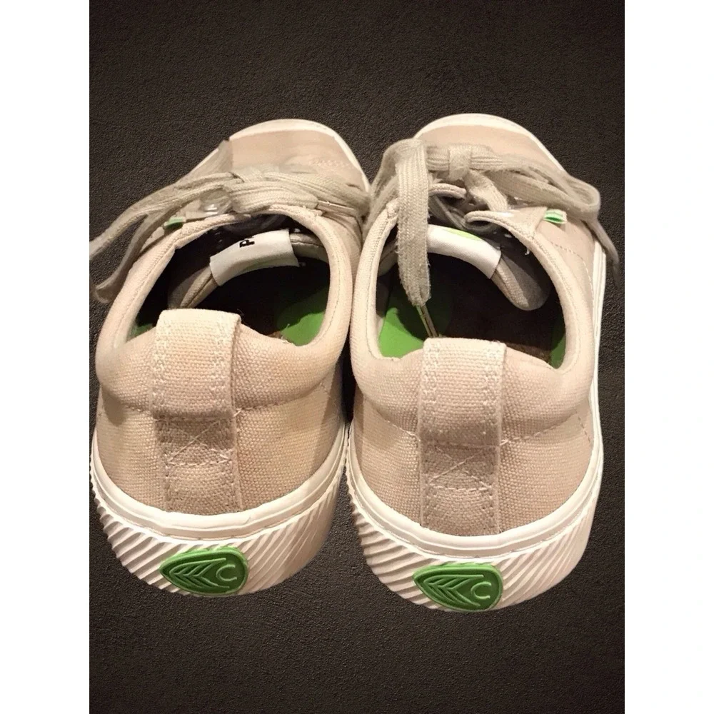 Cariuma OCA Pantone Beige Tan Womens Size 8 Canvas Skater Sneakers Shoes‎ Low